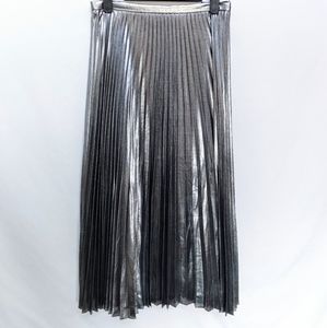 Woman's Pleated Metallic Skirt